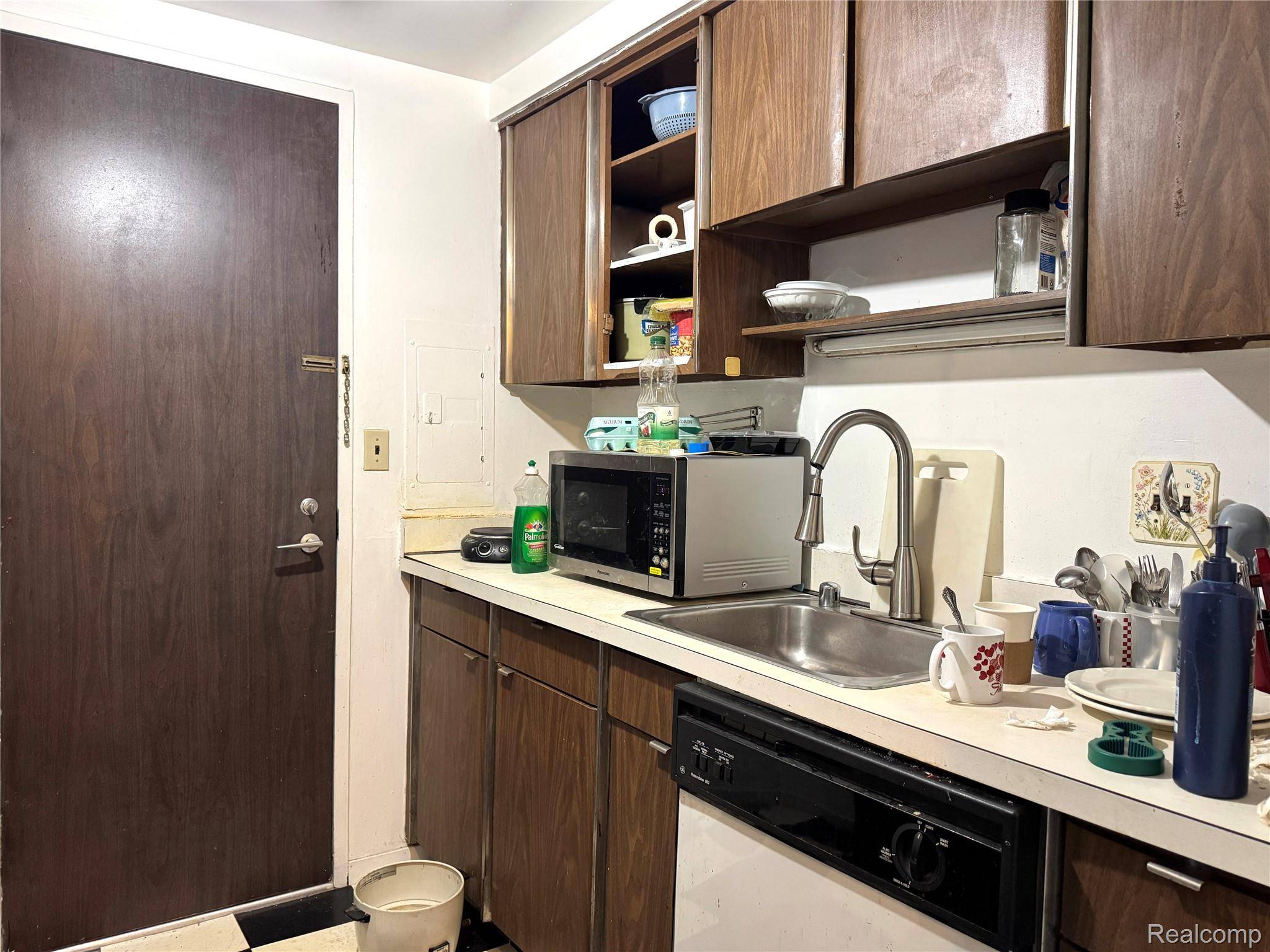 Detroit, MI 48214,8200 E Jefferson AVE #204