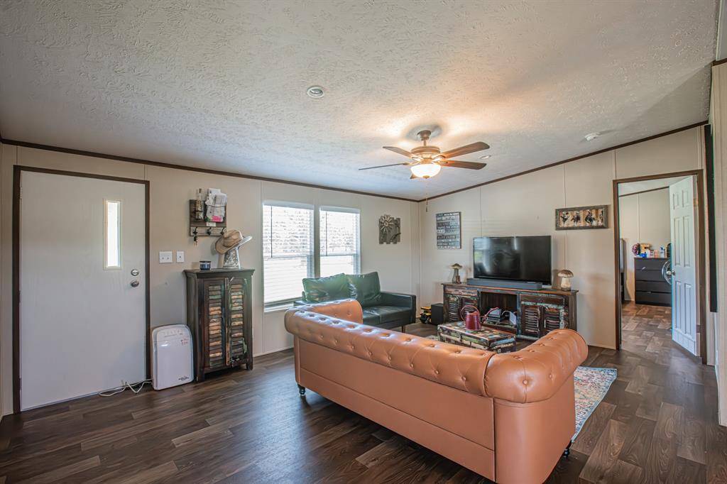 Bowie, TX 76230,978 Redbird Lane