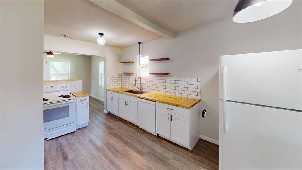 Denison, TX 75021,519 E Gandy Street