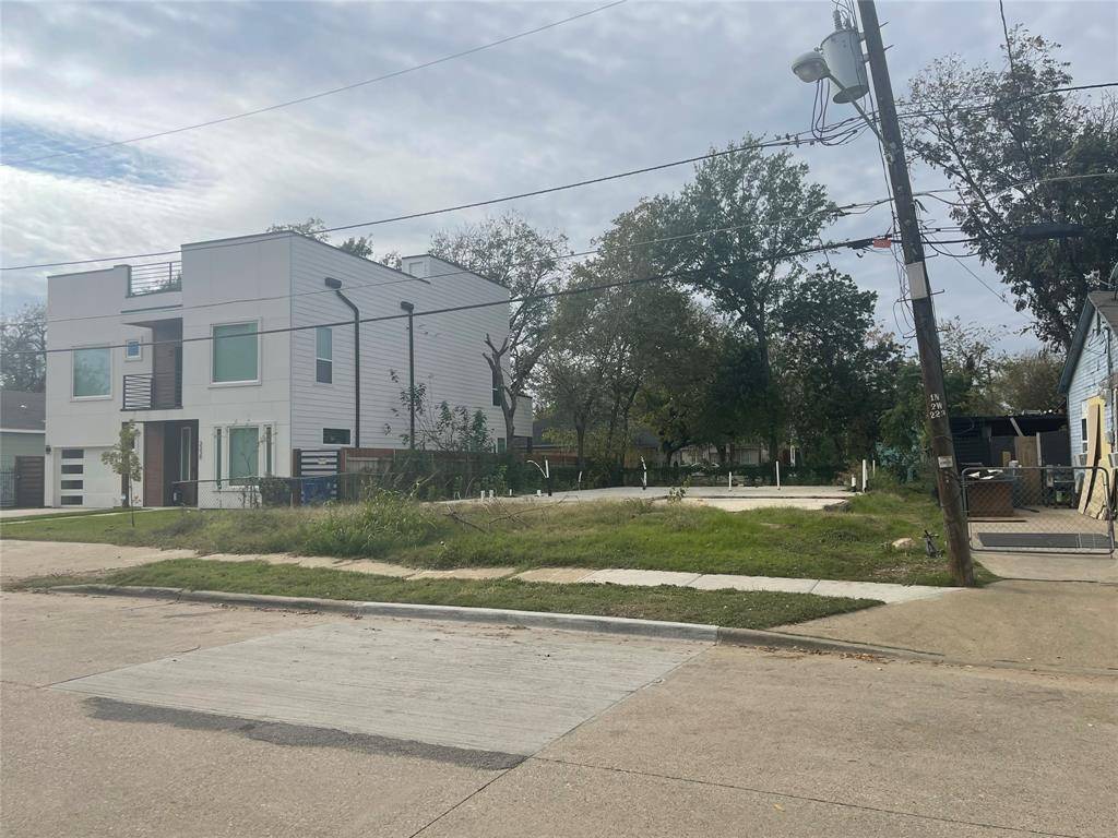 Dallas, TX 75212,3343 Bataan Street