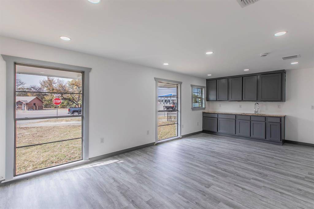 Bridgeport, TX 76426,904 13th Street #2