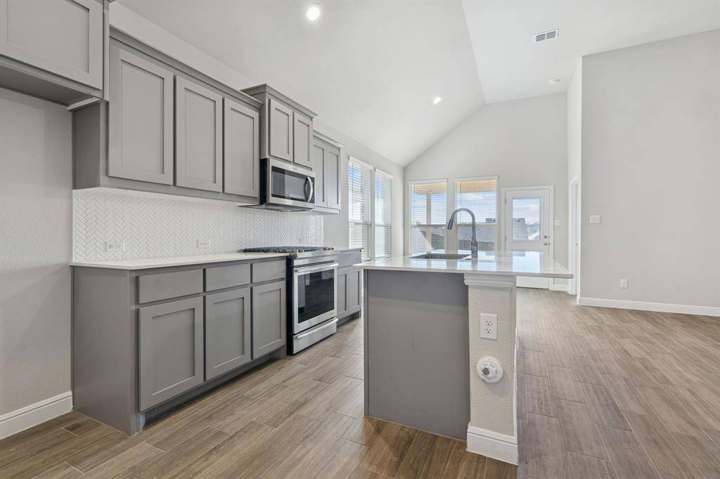 Denton, TX 76210,525 Big Horn Pass