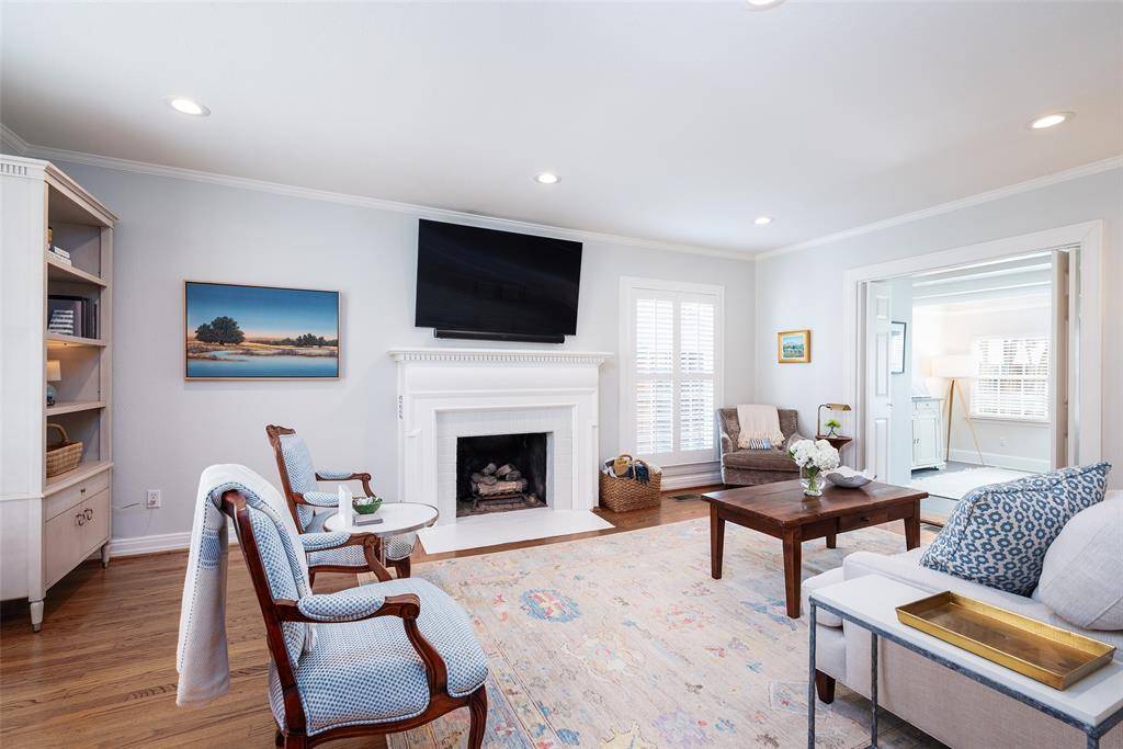 Dallas, TX 75206,5924 Mccommas Boulevard