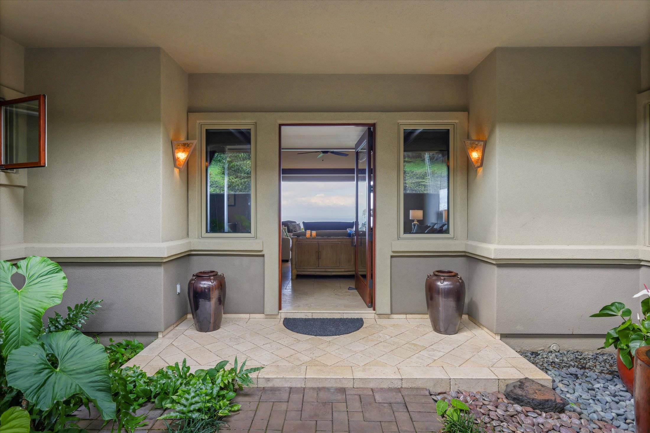 Kailua-kona, HI 96740,72-1138 MAKALEI DR