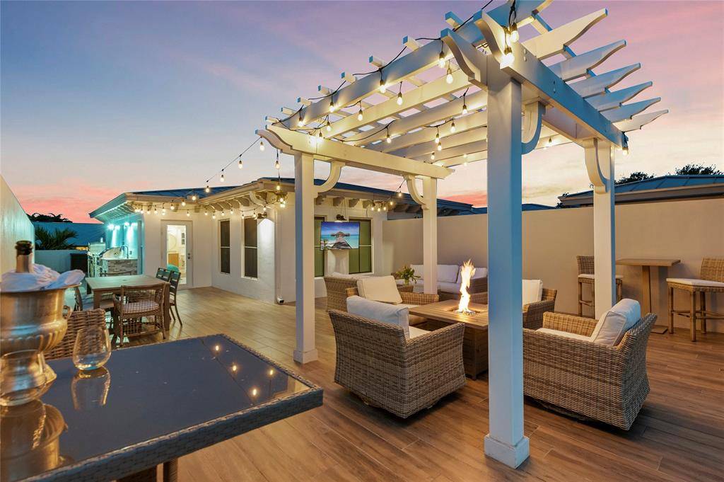 Fort Lauderdale, FL 33301,220 NE 15th  Ave #220