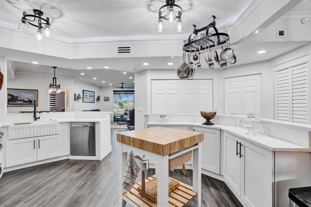 Tamarac, FL 33321,7755 Yardley Dr #209