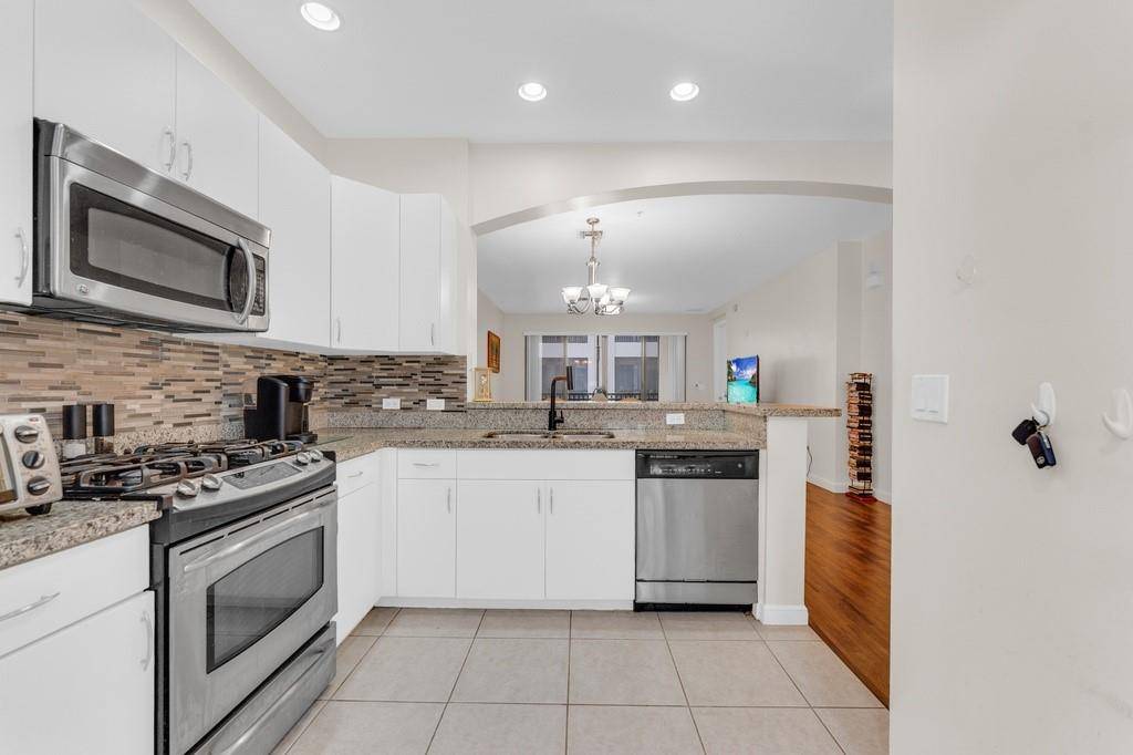 Sunrise, FL 33323,2955 NW 126th Ave #212-5