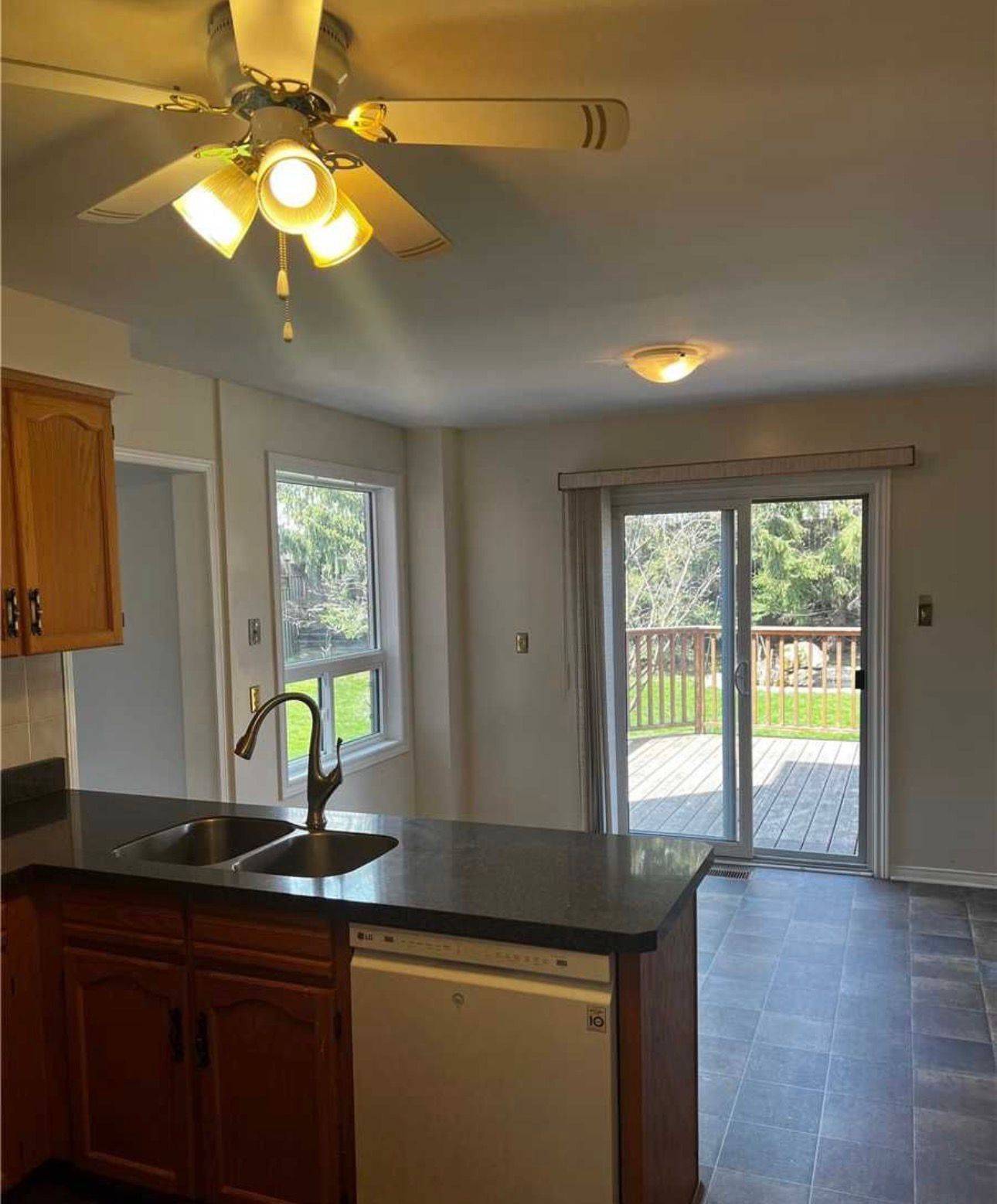 Newmarket, ON L3Y 7V3,43 Doris CRES