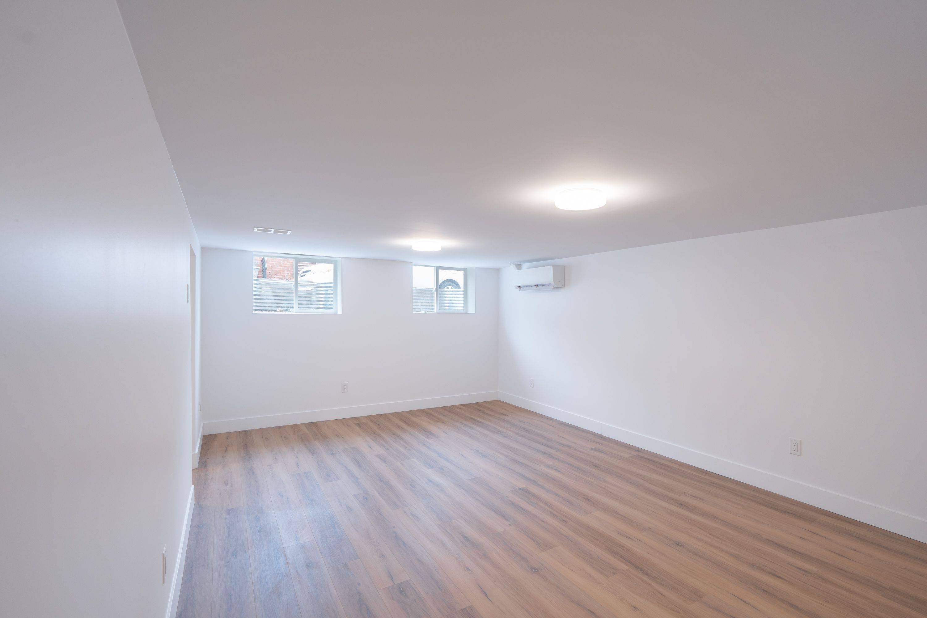 Burlington, ON L7P 1H6,2137 Mount Forest DR #Lower