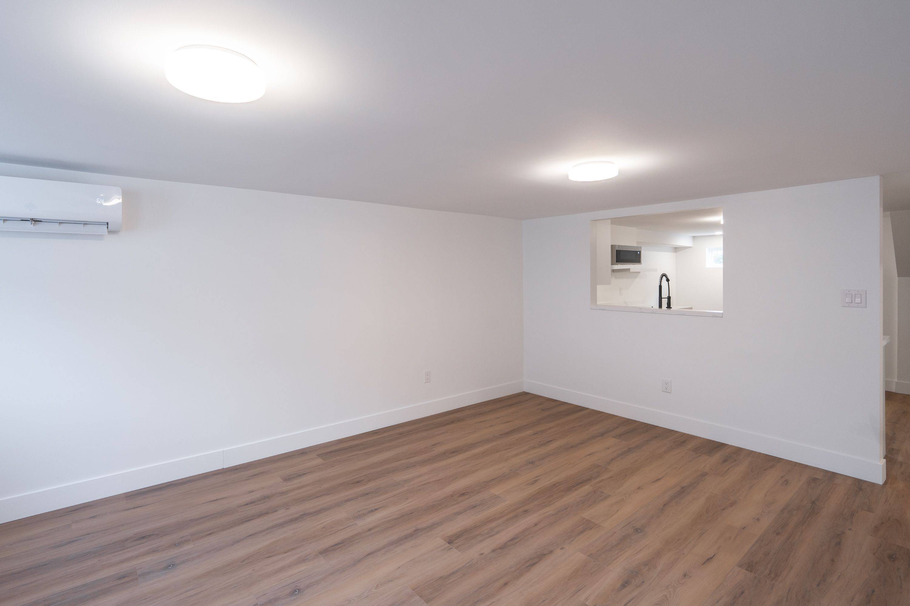 Burlington, ON L7P 1H6,2137 Mount Forest DR #Lower