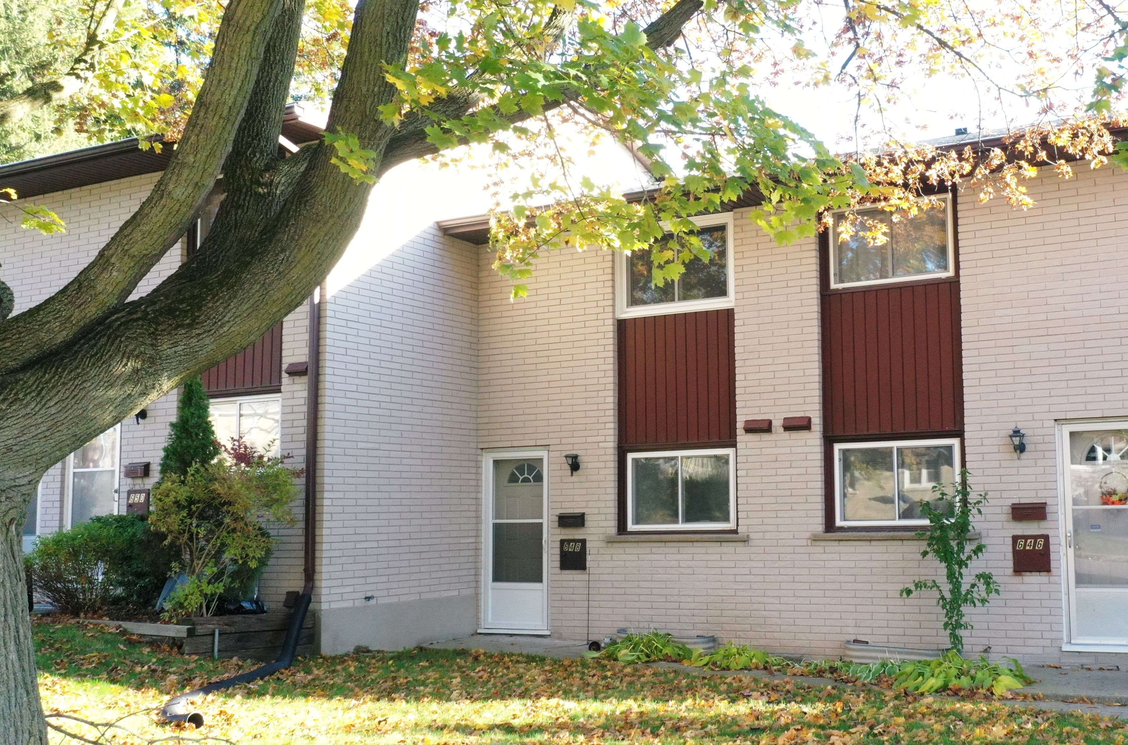 Woodstock, ON N4S 5J8,648 Brant ST