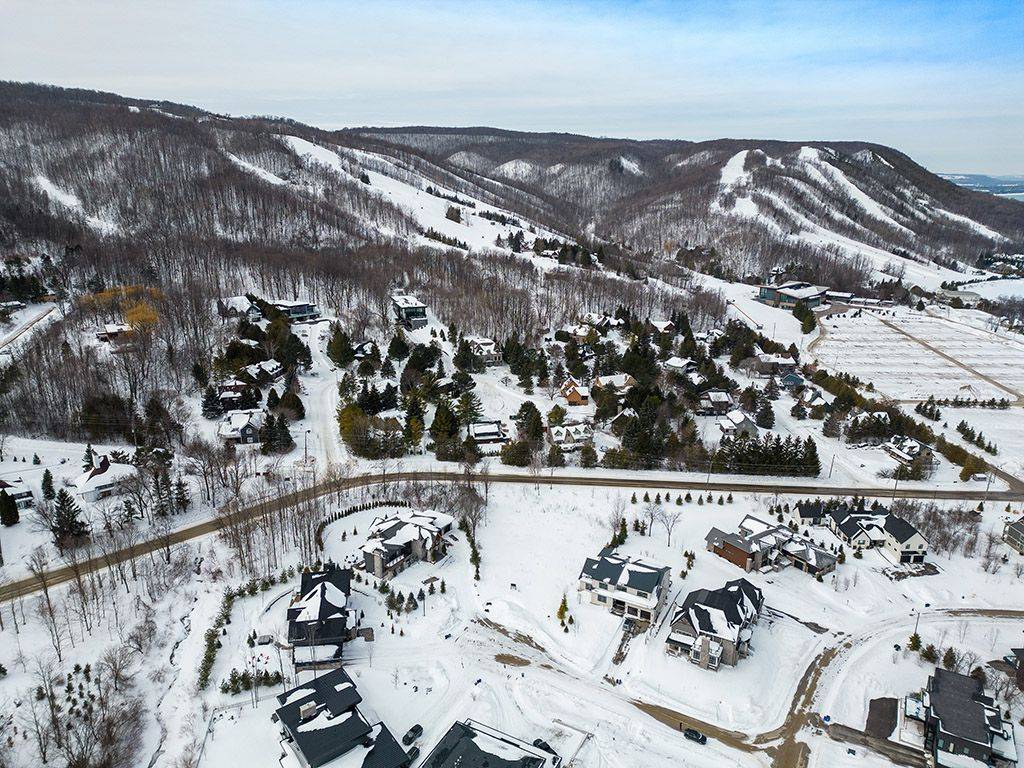 Blue Mountains, ON L9Y 0S4,105 Grindelwald CT