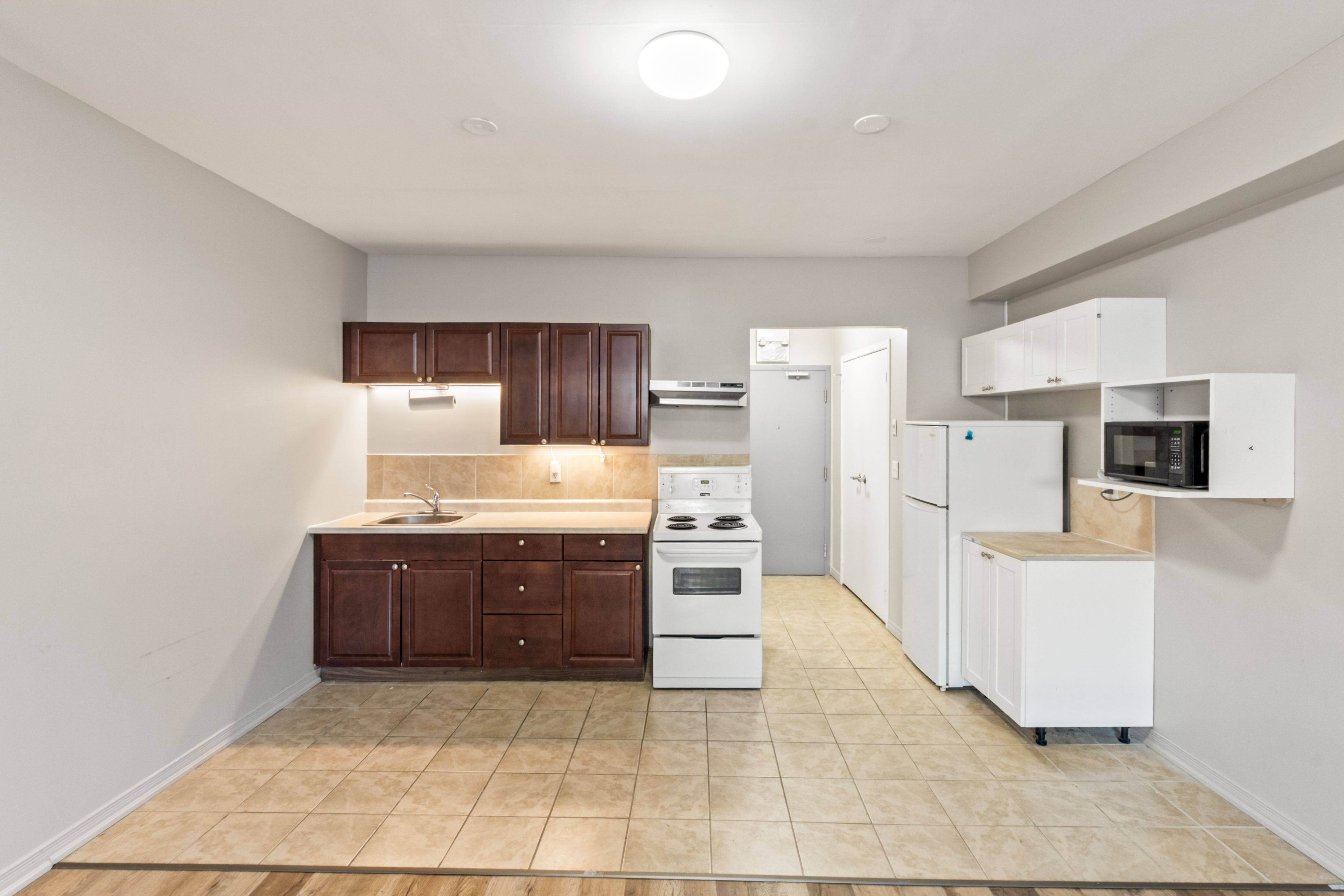 Cobourg, ON K9A 3R1,264 Division ST #10