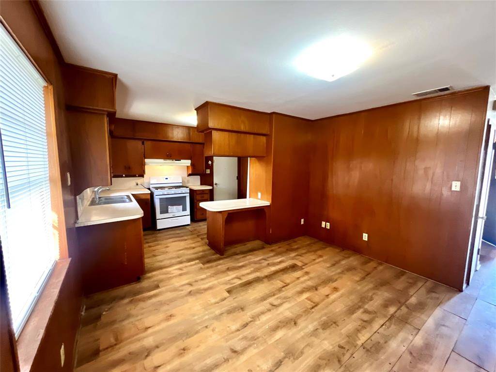 Grand Saline, TX 75140,915 N Spring Street