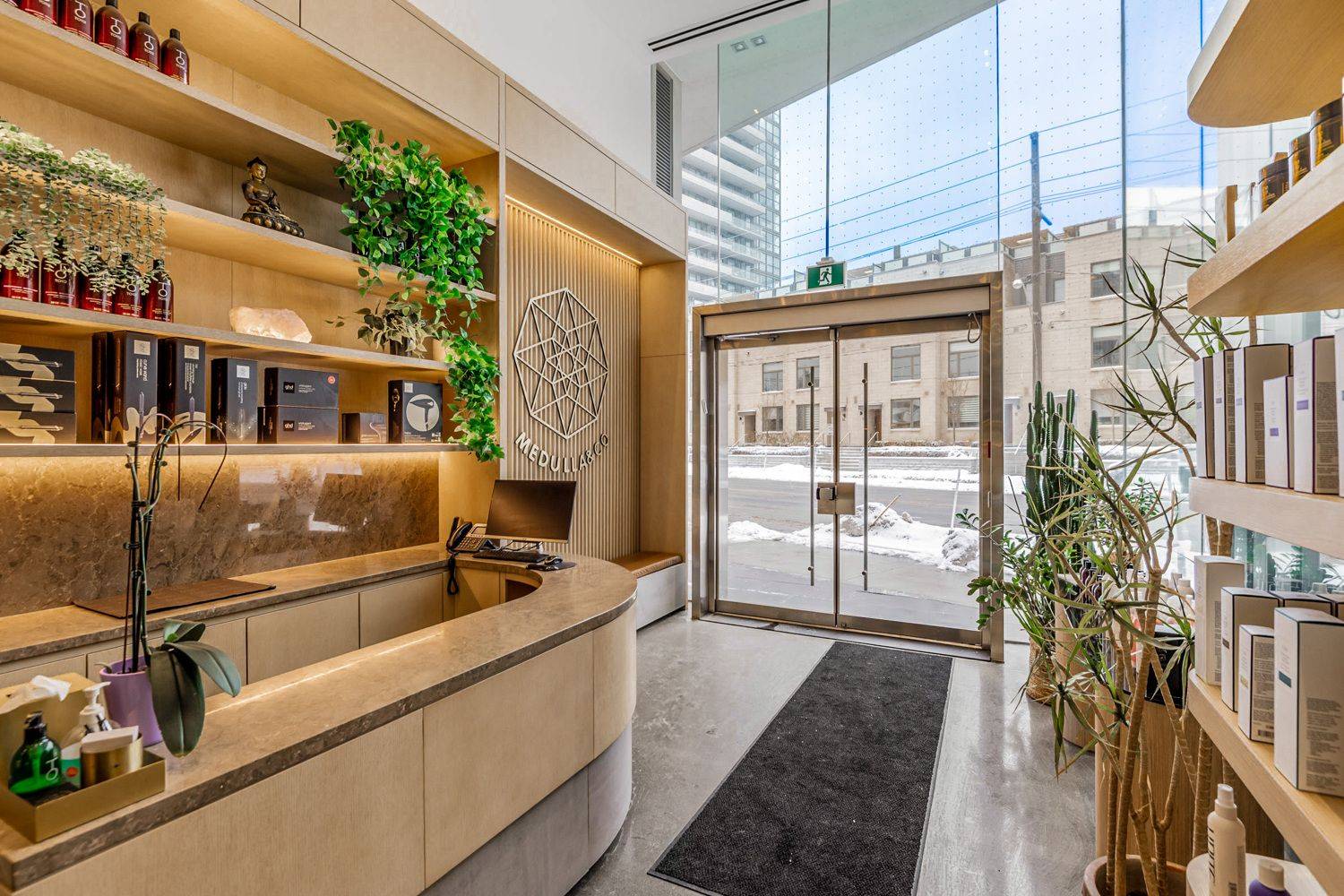 Toronto C02, ON M5R 1J9,277 Davenport RD #102