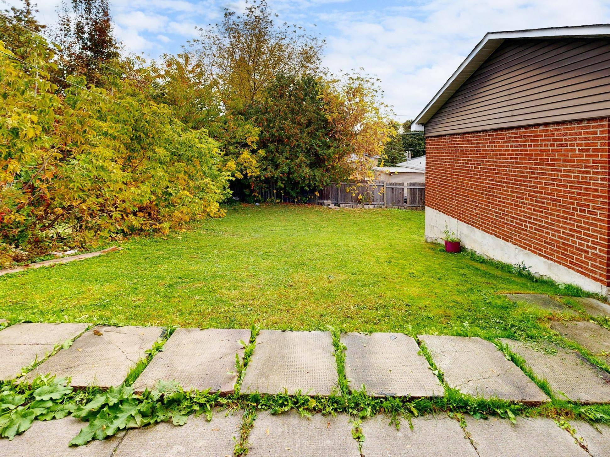 Toronto E09, ON M1G 2L5,25 Mid Pines RD