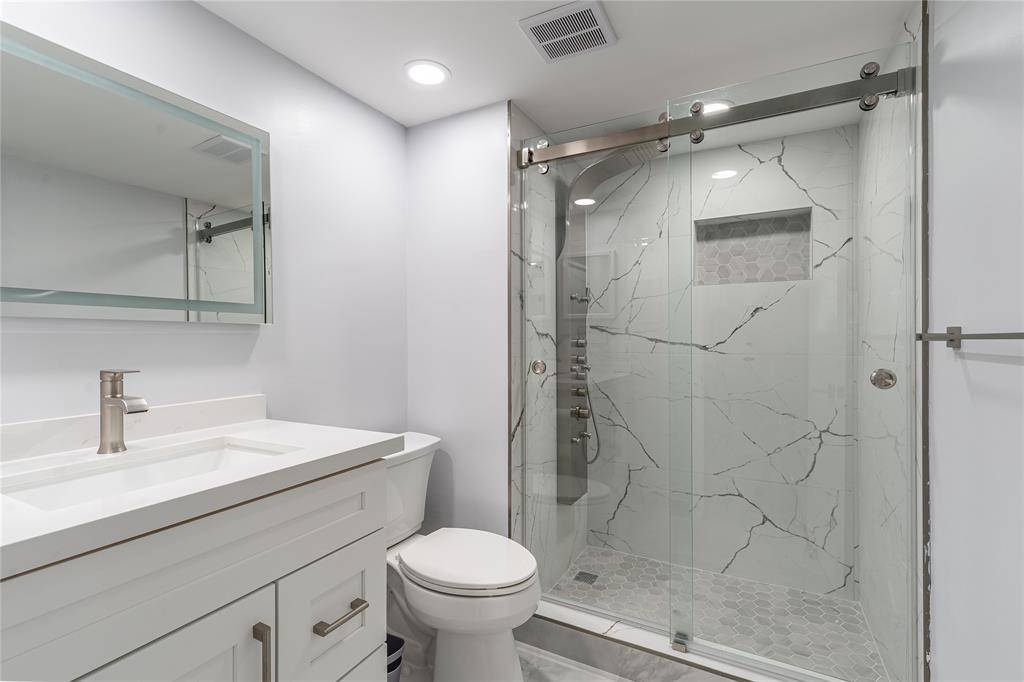 Pembroke Pines, FL 33025,9523 S Hollybrook Lake Dr #102