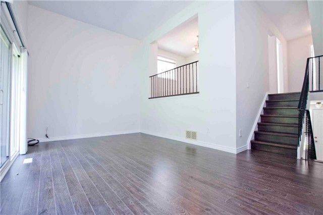 Markham, ON L3T 5G4,16 New Port WAY