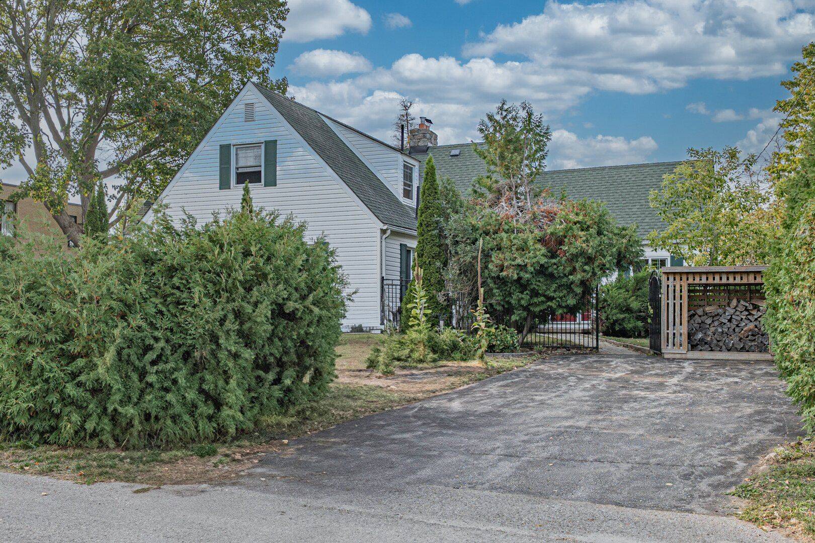 Georgina, ON L0E 1L0,44 Malone RD