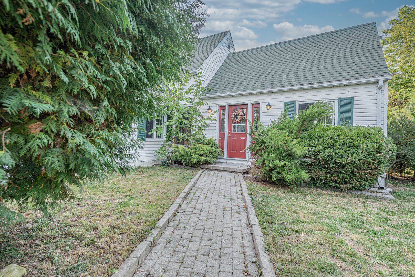 Georgina, ON L0E 1L0,44 Malone RD