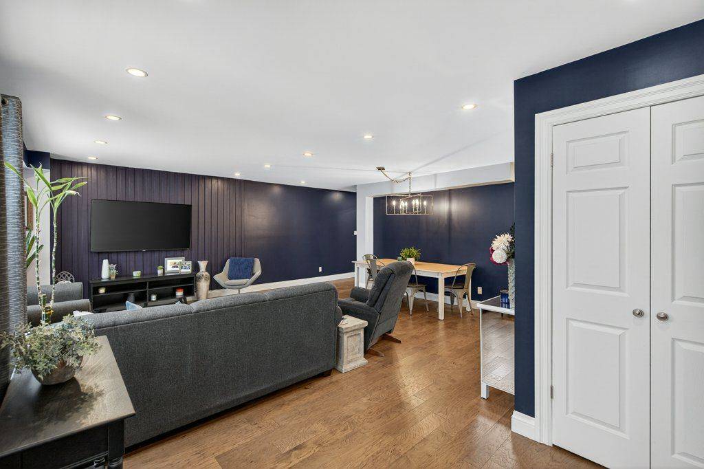 Hamilton, ON L8K 2B3,2 Sylvia AVE