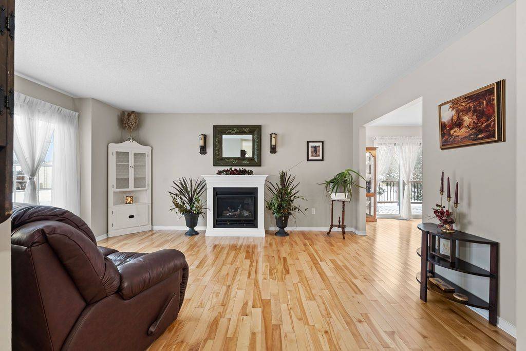 Loyalist, ON K0H 2H0,15 Gore ST