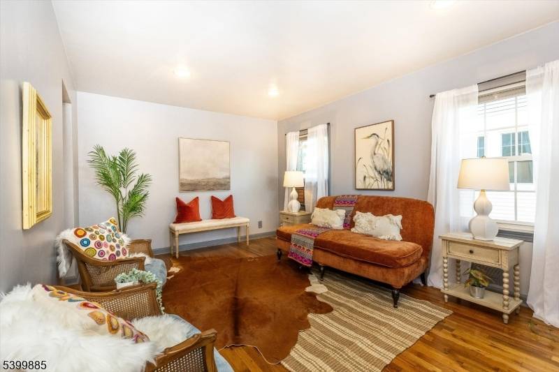 Bloomfield Twp., NJ 07003,27 Gillespie Rd