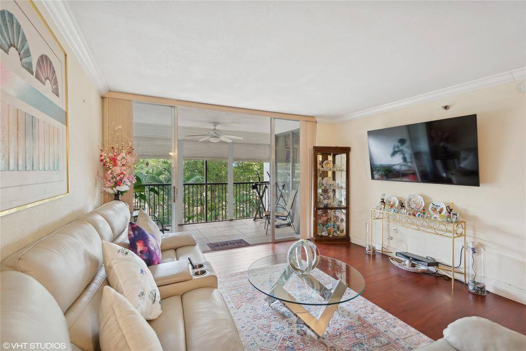 Lauderhill, FL 33319,3940 Inverrary Blvd #403A