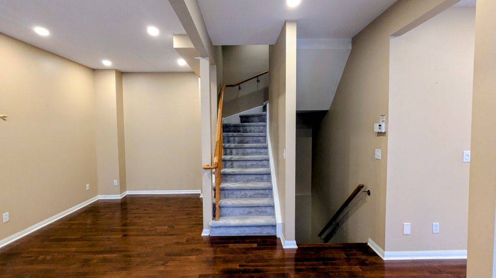 Markham, ON L3R 4G2,10 Cox BLVD #22