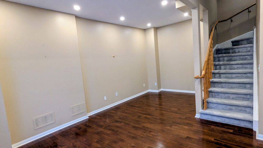 Markham, ON L3R 4G2,10 Cox BLVD #22