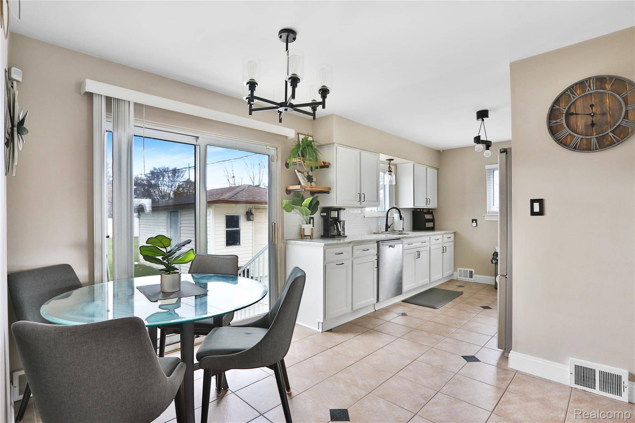 St. Clair Shores, MI 48082,22904 Detour ST