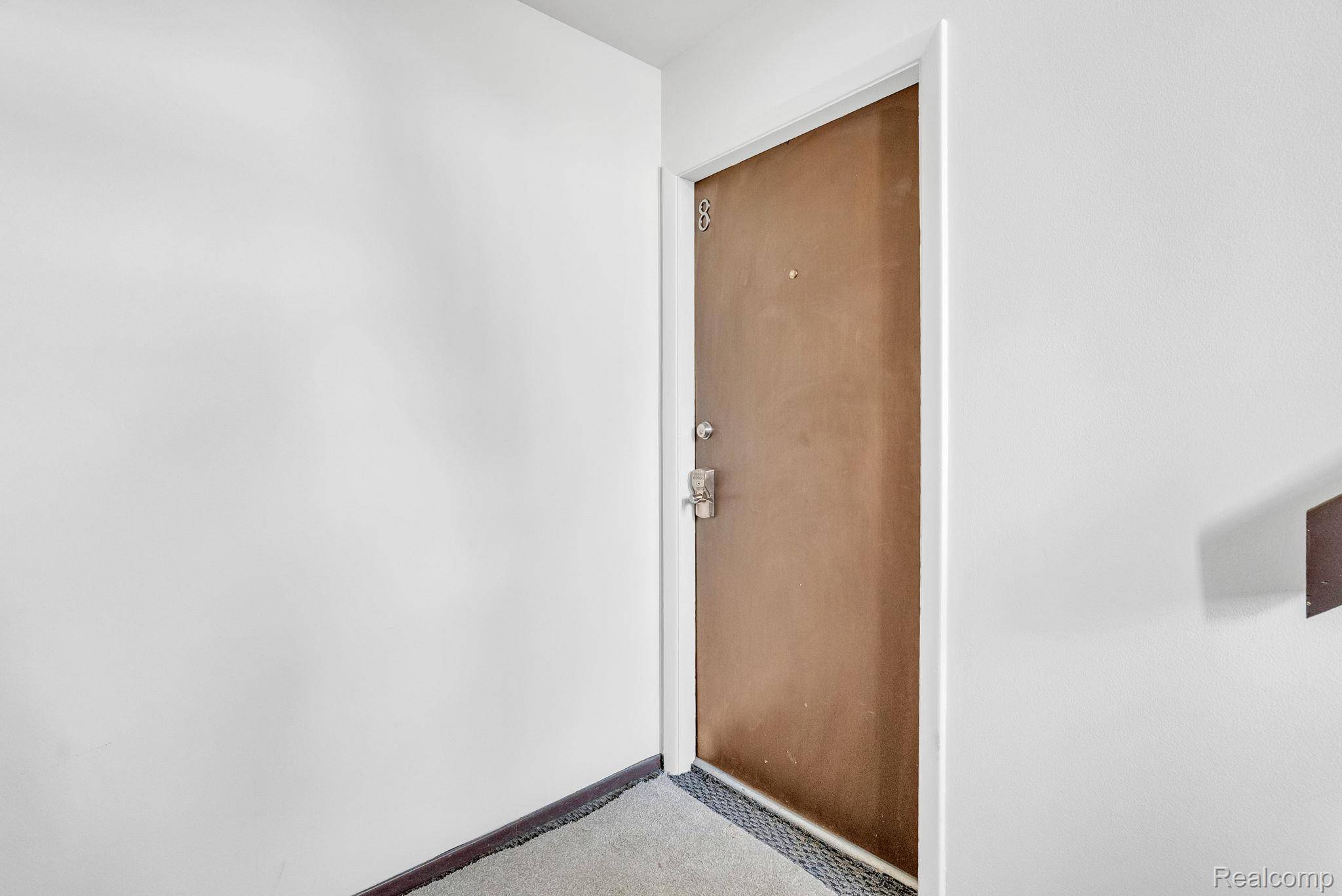 Rochester Hills, MI 48309,1695 Riverside DR #8