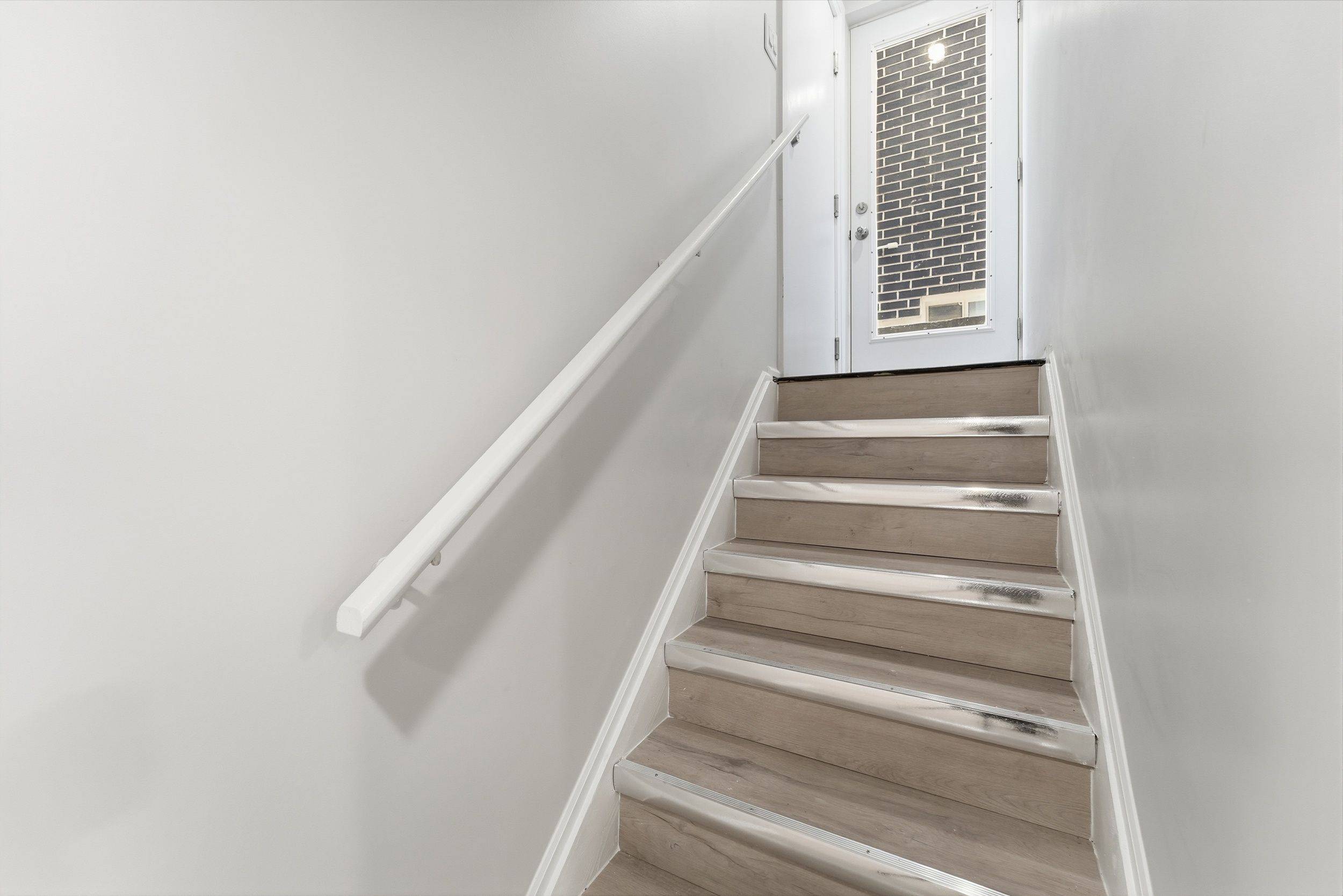 Whitby, ON L1P 0G5,7 Walter Clifford Nesbitt DR #Lower