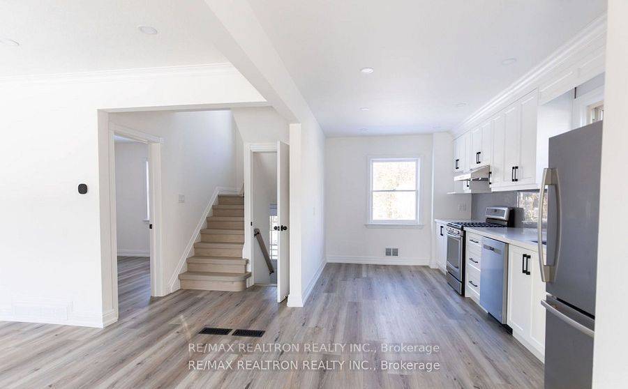 Richmond Hill, ON L4C 1Z3,112 Lawrence AVE #Main and Upper