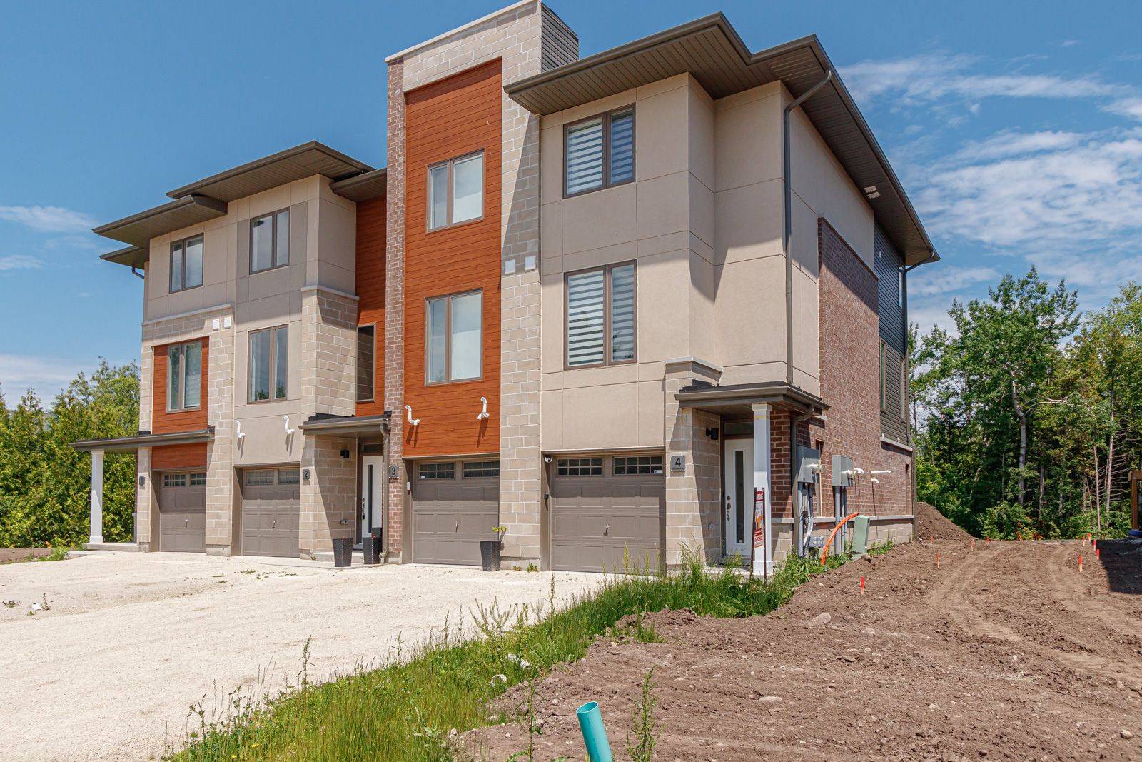 Collingwood, ON L9Y 5T1,39 Dawson DR #4