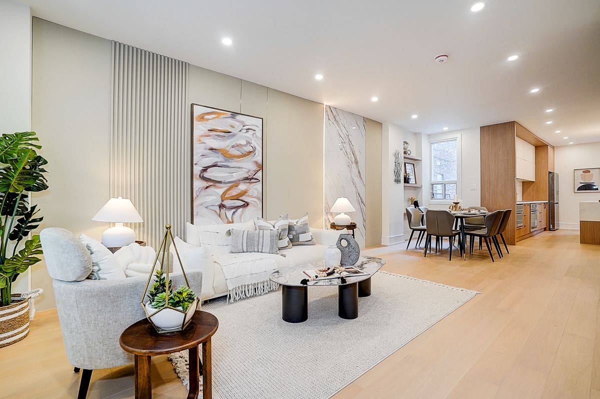 Toronto W01, ON M6R 1X5,2179 Dundas ST W