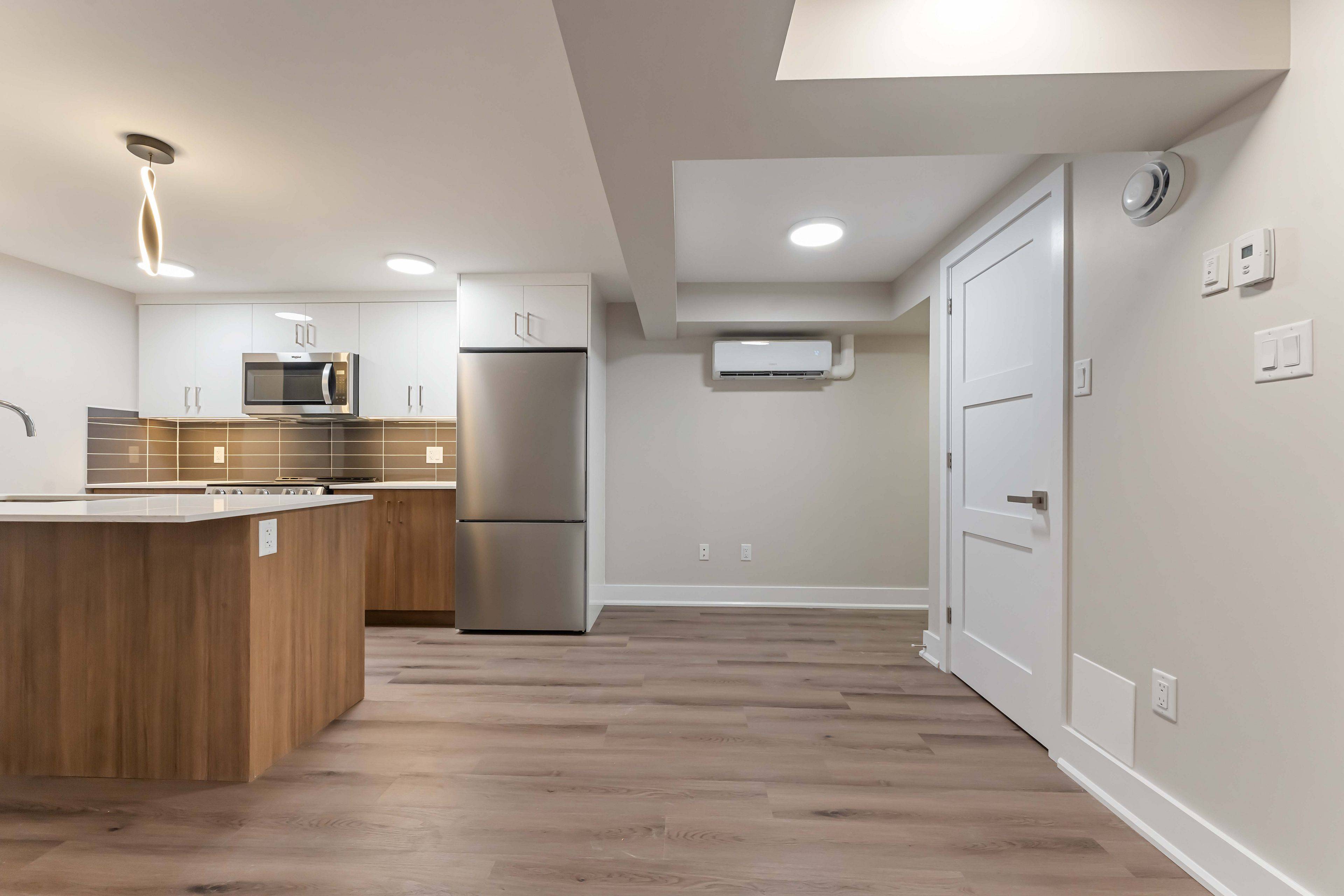 Glebe - Ottawa East And Area, ON K1S 2N7,342 Fifth AVE #1