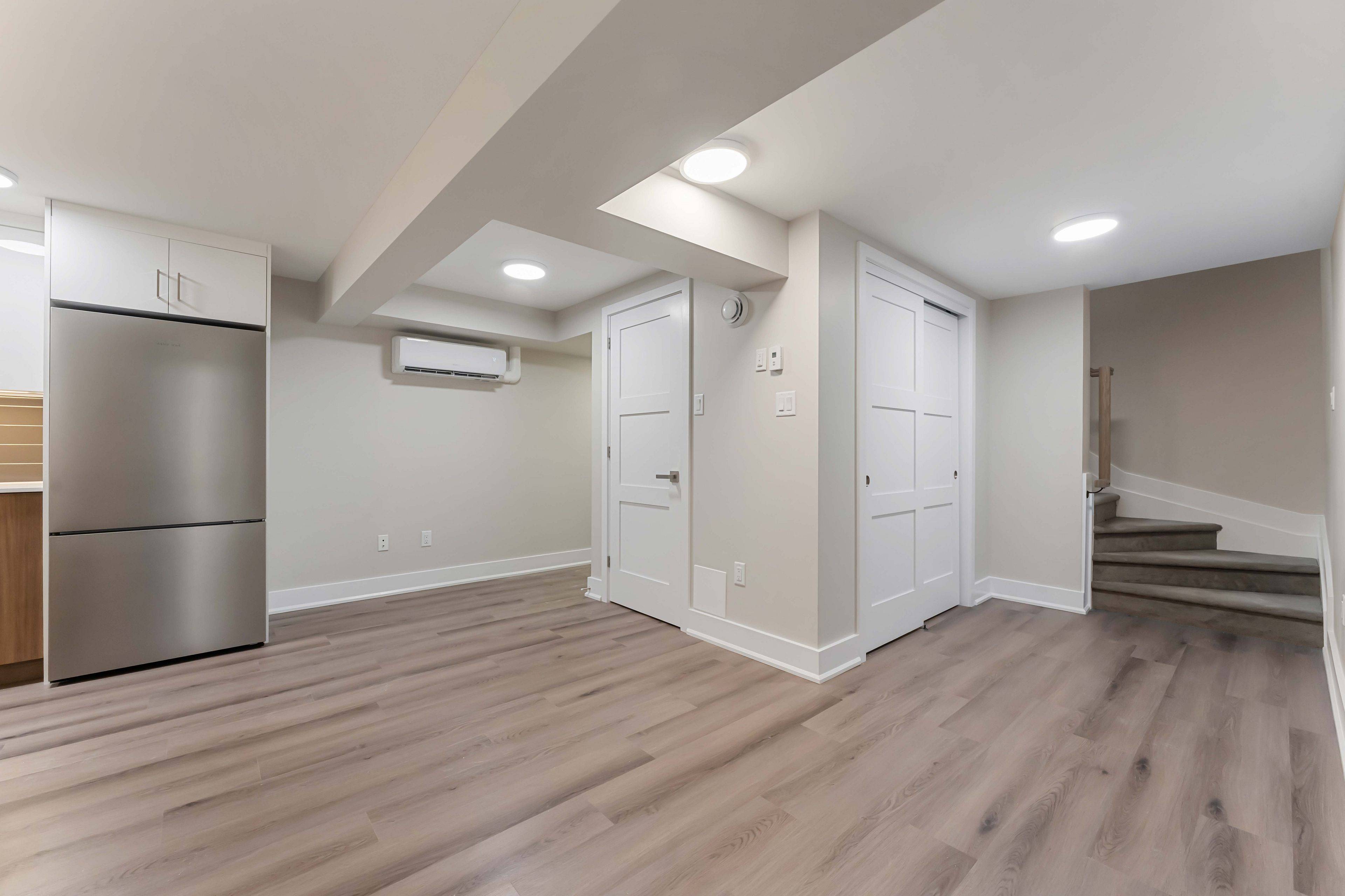 Glebe - Ottawa East And Area, ON K1S 2N7,342 Fifth AVE #1