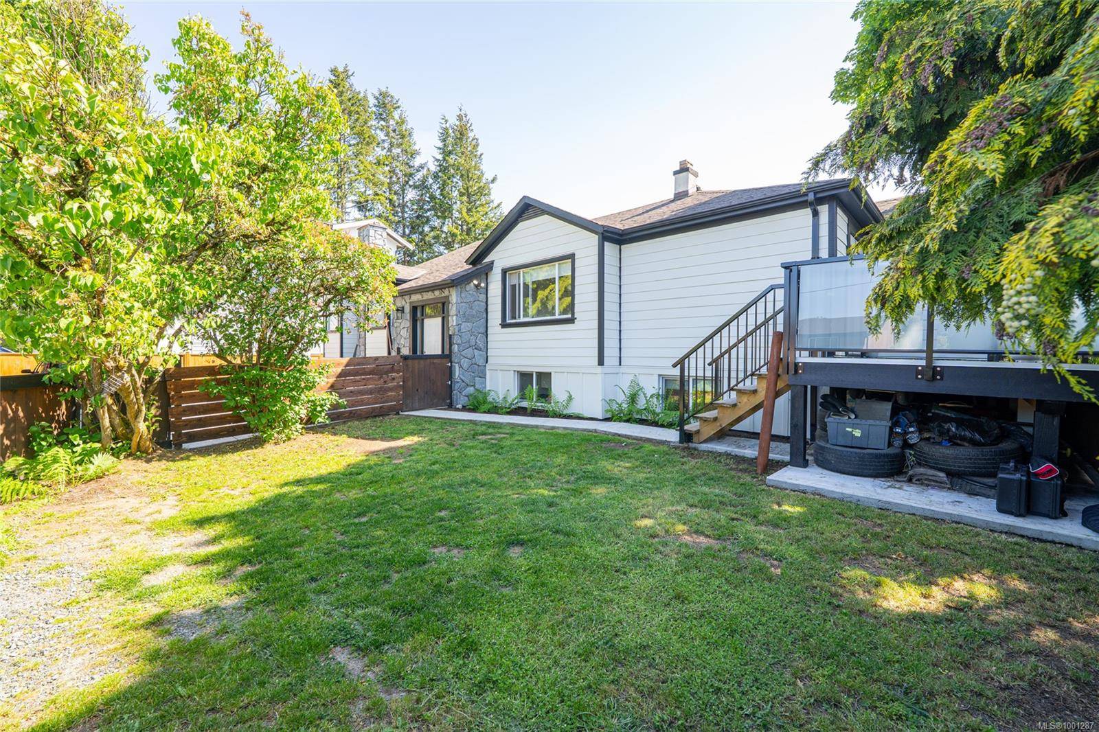 Langford, BC V9C 2W2,981 Isabell Ave