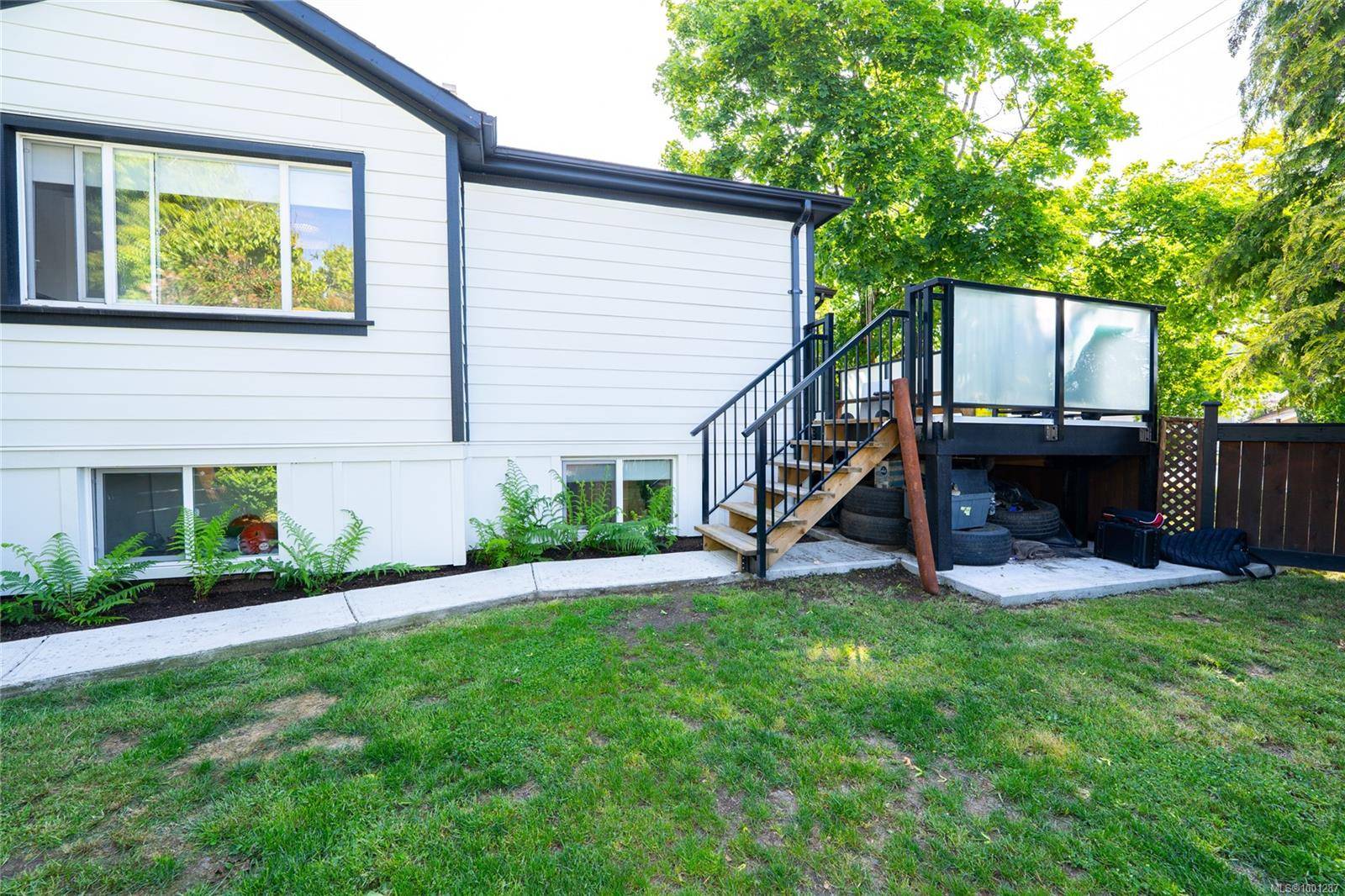 Langford, BC V9C 2W2,981 Isabell Ave