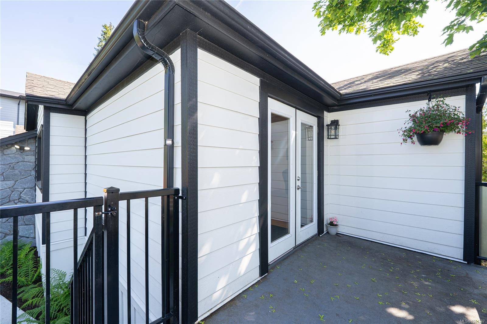 Langford, BC V9C 2W2,981 Isabell Ave
