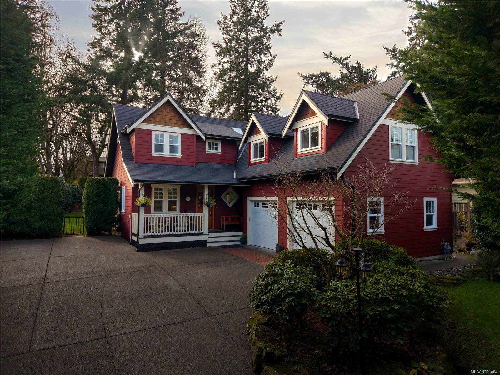 Saanich, BC V8X 3A9,935 Lodge Ave