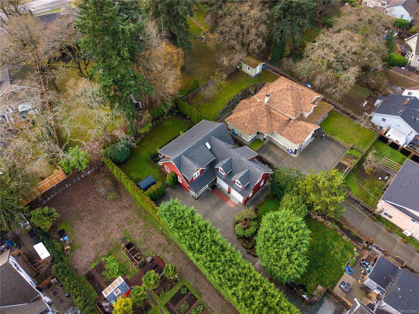 Saanich, BC V8X 3A9,935 Lodge Ave