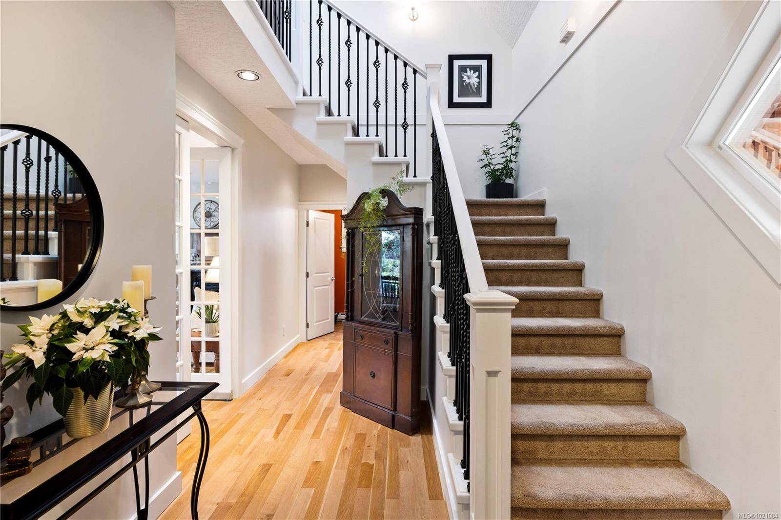 Saanich, BC V8X 3A9,935 Lodge Ave