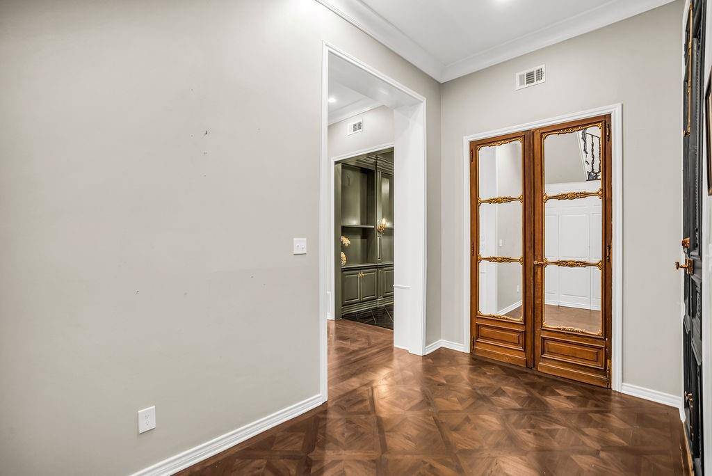 Dallas, TX 75209,3802 S Versailles Avenue