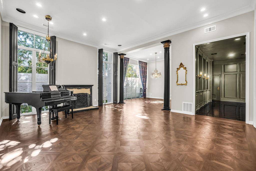 Dallas, TX 75209,3802 S Versailles Avenue