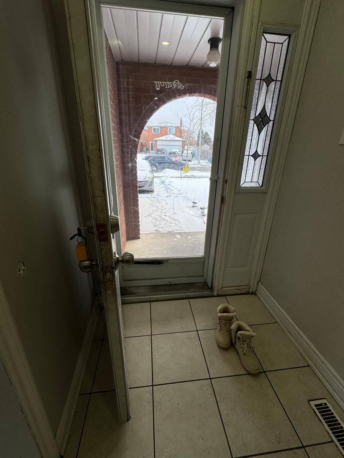 Mississauga, ON L4T 4A1,7214 Sigsbee DR