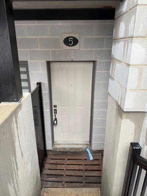 Cambridge, ON N1R 0E2,25 Isherwood AVE #5