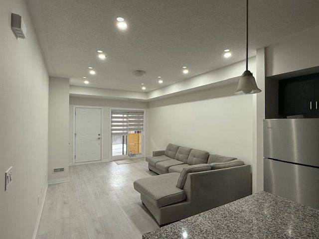 Cambridge, ON N1R 0E2,25 Isherwood AVE #5