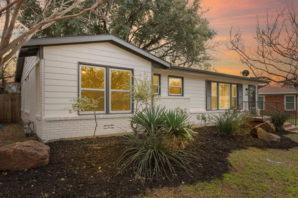 Hurst, TX 76053,308 Wanda Way